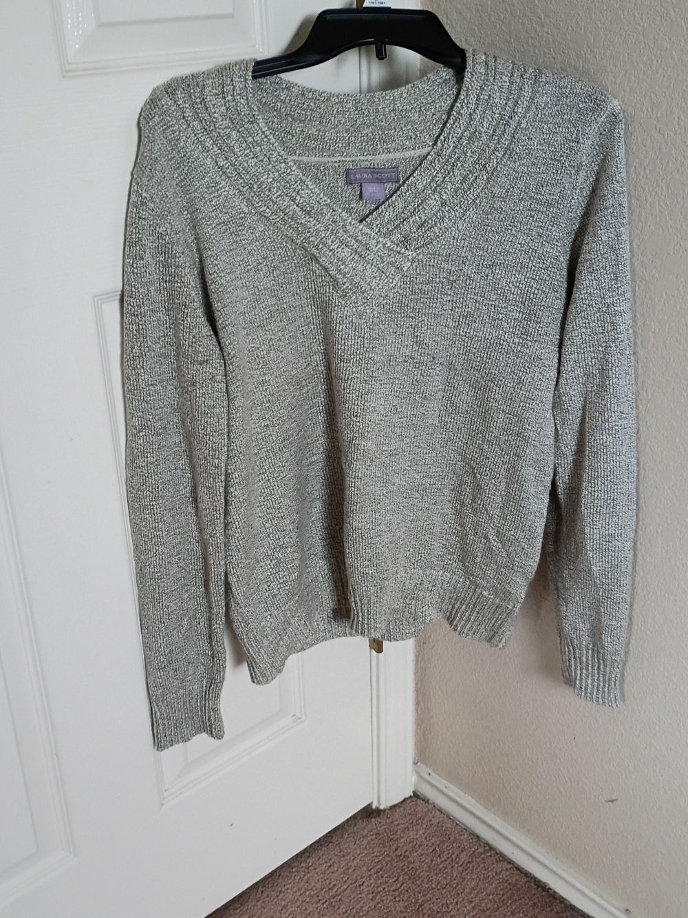 Laura Scott Women's Gray V-Neck Sweater
